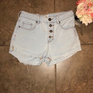 Bullhead Size 7 High Waisted Light Cut Off Shorts